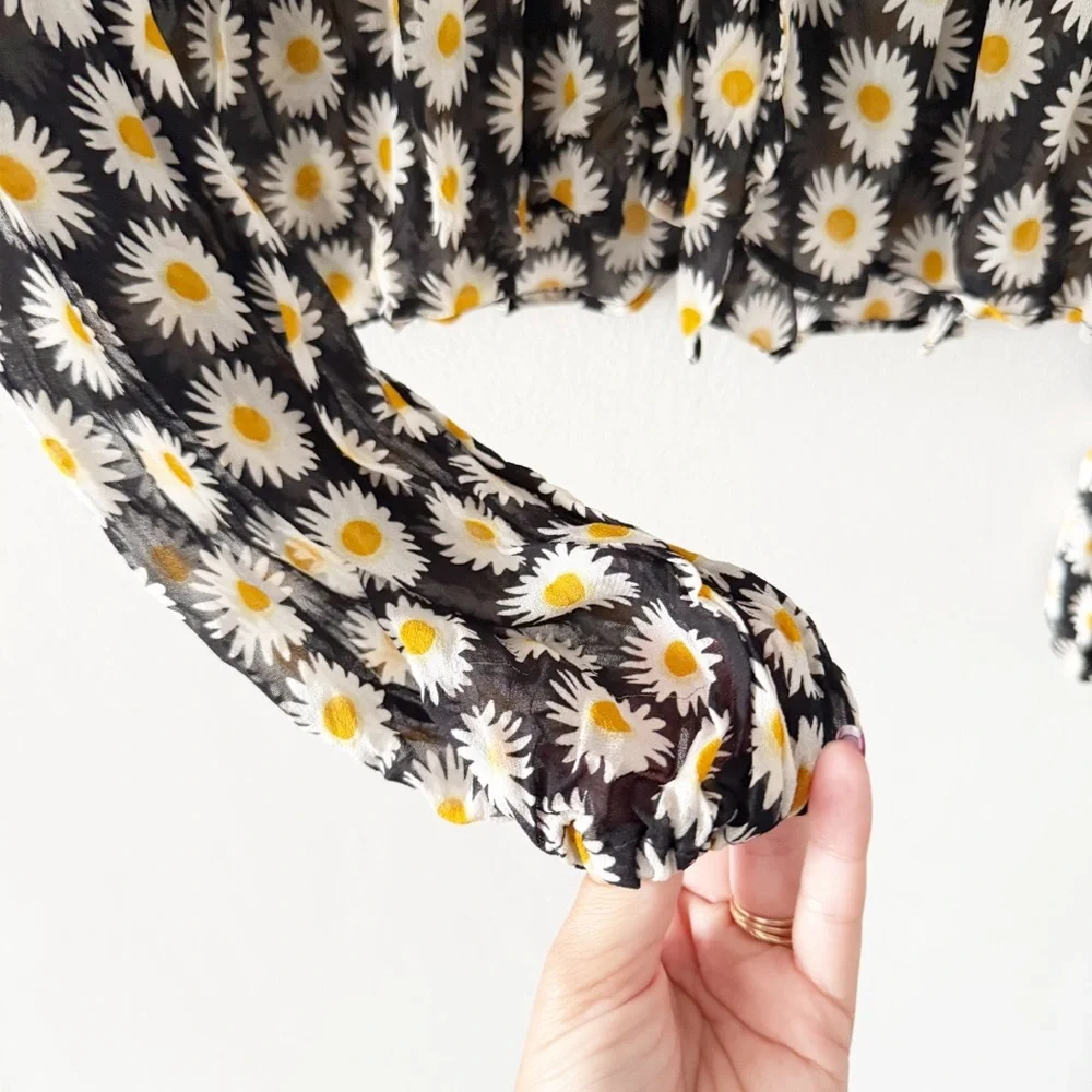 Zara Daisy Print Cropped Long Sleeve Semi Sheer Blouse Size XS - Picture 5 of 8